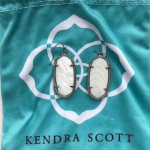 Kendra Scott silver Elle earrings in white pearl